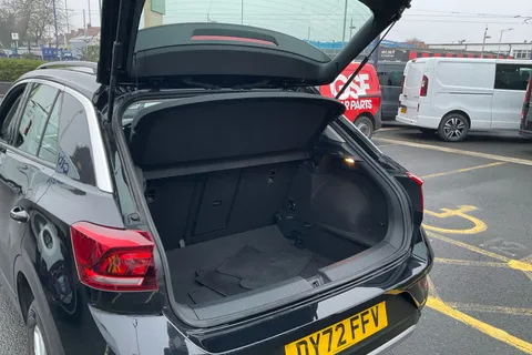 DY72FFV Volkswagen T-Roc 1.0 TSI Life 5dr Thumbnail #15