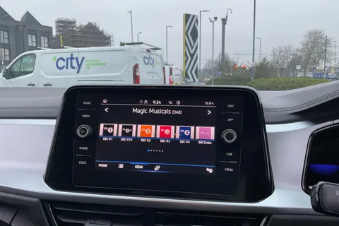 DY72FFV Volkswagen T-Roc 1.0 TSI Life 5dr Thumbnail #19