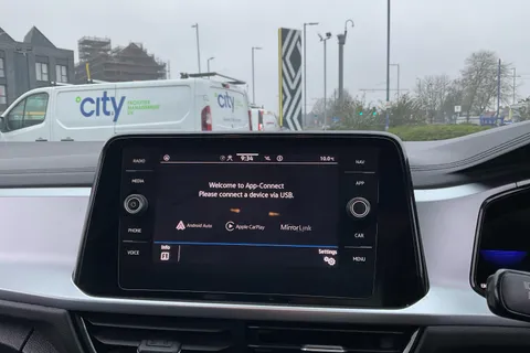 DY72FFV Volkswagen T-Roc 1.0 TSI Life 5dr Thumbnail #21