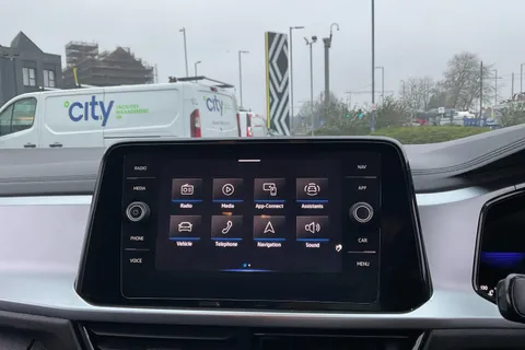 DY72FFV Volkswagen T-Roc 1.0 TSI Life 5dr Thumbnail #22