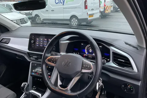 DY72FFV Volkswagen T-Roc 1.0 TSI Life 5dr Thumbnail #25