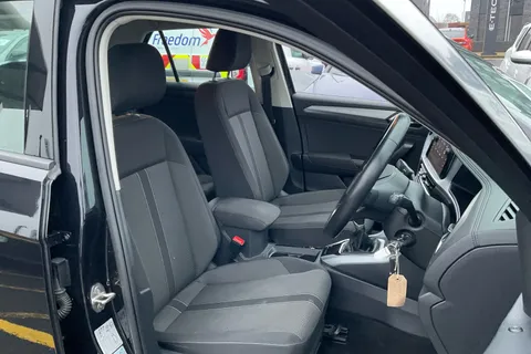 DY72FFV Volkswagen T-Roc 1.0 TSI Life 5dr Thumbnail #26