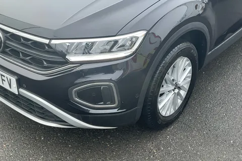 DY72FFV Volkswagen T-Roc 1.0 TSI Life 5dr Thumbnail #28