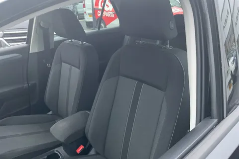 DY72FFV Volkswagen T-Roc 1.0 TSI Life 5dr Thumbnail #32