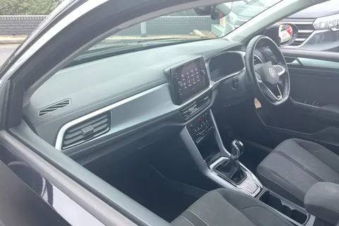 DY72FFV Volkswagen T-Roc 1.0 TSI Life 5dr Thumbnail #33