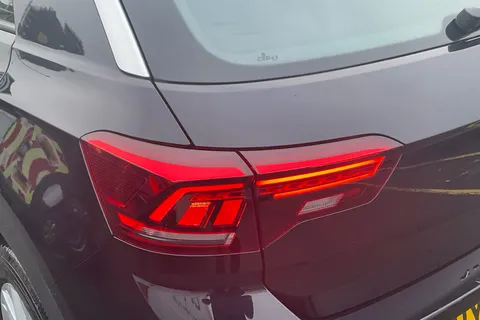 DY72FFV Volkswagen T-Roc 1.0 TSI Life 5dr Thumbnail #38