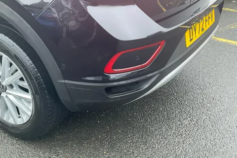 DY72FFV Volkswagen T-Roc 1.0 TSI Life 5dr Thumbnail #39