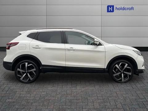 ET70AAV Nissan Qashqai 1.3 DiG-T 160 Tekna 5dr Thumbnail #3