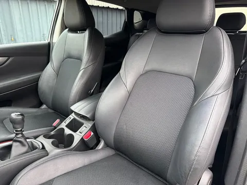 ET70AAV Nissan Qashqai 1.3 DiG-T 160 Tekna 5dr Thumbnail #17