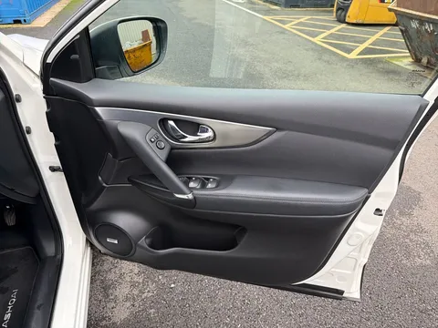 ET70AAV Nissan Qashqai 1.3 DiG-T 160 Tekna 5dr Thumbnail #18