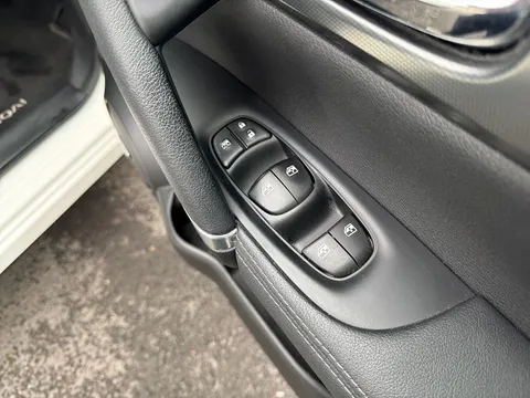 ET70AAV Nissan Qashqai 1.3 DiG-T 160 Tekna 5dr Thumbnail #22