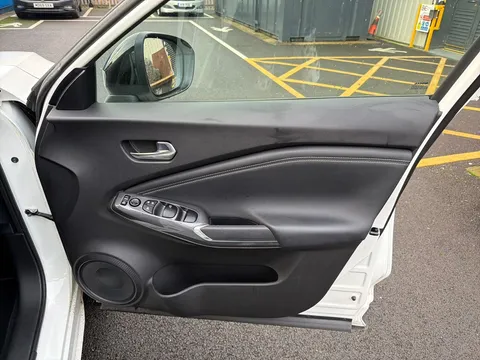 FL23YWZ Nissan Juke 1.0 DiG-T 114 N-Connecta 5dr Thumbnail #18