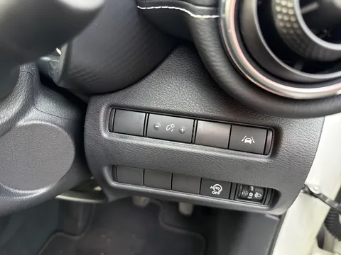 FL23YWZ Nissan Juke 1.0 DiG-T 114 N-Connecta 5dr Thumbnail #23