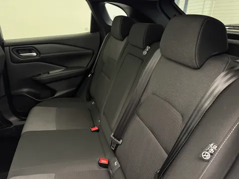 DL73WRZ Nissan Qashqai 1.3 DiG-T MH 158 N-Connecta [Glass Rf] 5dr Xtronic Thumbnail #12