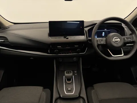 DL73WRZ Nissan Qashqai 1.3 DiG-T MH 158 N-Connecta [Glass Rf] 5dr Xtronic Thumbnail #3