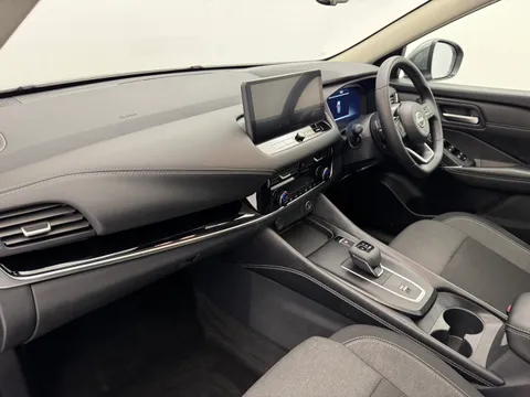 DL73WRZ Nissan Qashqai 1.3 DiG-T MH 158 N-Connecta [Glass Rf] 5dr Xtronic Thumbnail #13