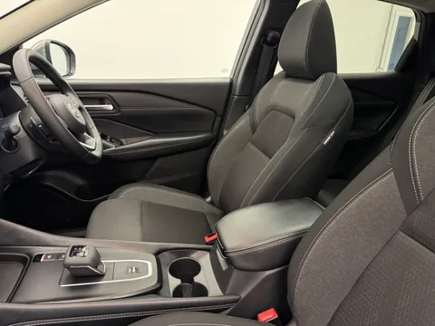 DL73WRZ Nissan Qashqai 1.3 DiG-T MH 158 N-Connecta [Glass Rf] 5dr Xtronic Thumbnail #14