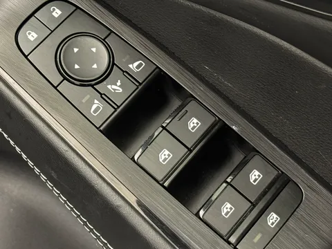 DL73WRZ Nissan Qashqai 1.3 DiG-T MH 158 N-Connecta [Glass Rf] 5dr Xtronic Thumbnail #20