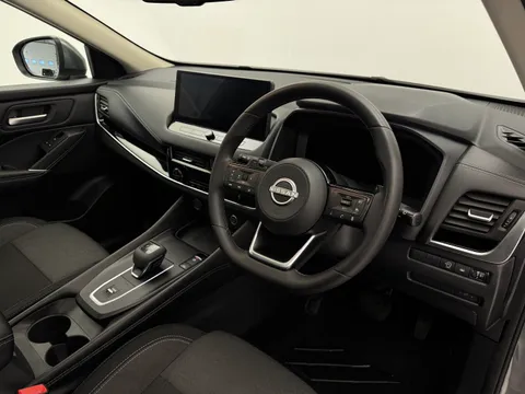 DL73WRZ Nissan Qashqai 1.3 DiG-T MH 158 N-Connecta [Glass Rf] 5dr Xtronic Thumbnail #21
