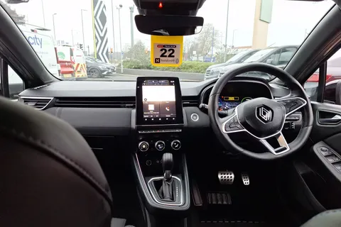 YP24GNV Renault Clio 1.6 E-TECH full hybrid 145 Esprit Alpine 5dr Auto Thumbnail #4