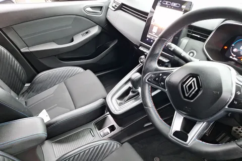 YP24GNV Renault Clio 1.6 E-TECH full hybrid 145 Esprit Alpine 5dr Auto Thumbnail #13