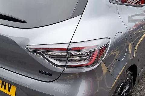 YP24GNV Renault Clio 1.6 E-TECH full hybrid 145 Esprit Alpine 5dr Auto Thumbnail #24