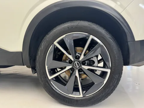 DS72ASU Nissan Qashqai 1.3 DiG-T MH 158 Tekna 5dr Xtronic Thumbnail #11