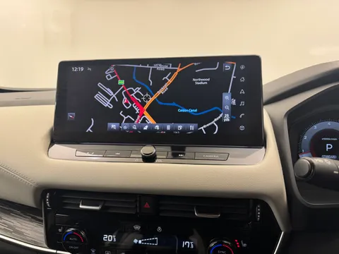 DS72ASU Nissan Qashqai 1.3 DiG-T MH 158 Tekna 5dr Xtronic Thumbnail #20