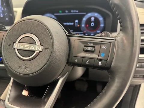 DS72ASU Nissan Qashqai 1.3 DiG-T MH 158 Tekna 5dr Xtronic Thumbnail #24