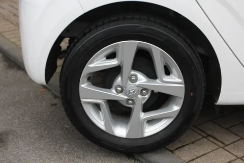 DG72MZD Hyundai i10 1.0 MPi SE Connect 5dr Thumbnail #4