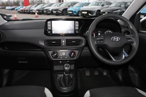 DG72MZD Hyundai i10 1.0 MPi SE Connect 5dr Thumbnail #11