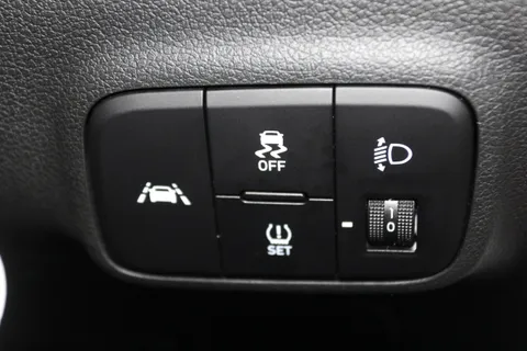 DG72MZD Hyundai i10 1.0 MPi SE Connect 5dr Thumbnail #16