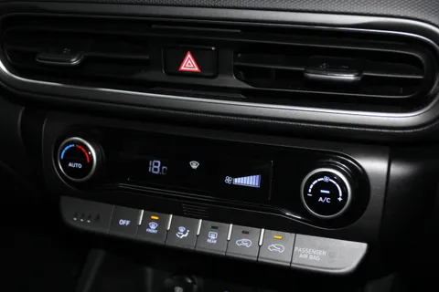 DS22NZG Hyundai Kona 1.0 TGDi 48V MHEV Premium 5dr Thumbnail #29