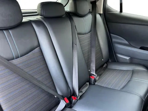 GY72KBX Nissan LEAF 110kW N-Connecta 39kWh 5dr Auto Thumbnail #16