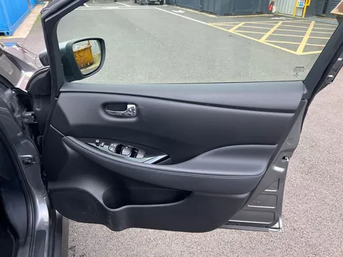 GY72KBX Nissan LEAF 110kW N-Connecta 39kWh 5dr Auto Thumbnail #18