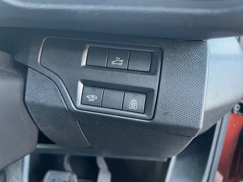 DU70EFB Peugeot 3008 1.5 BlueHDi GT Line Premium 5dr EAT8 Thumbnail #17