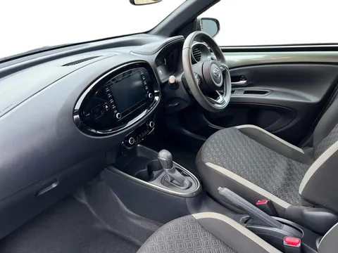 DS23SWU Toyota Aygo X 1.0 VVT-i Edge 5dr Auto Thumbnail #4