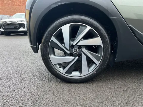 DS23SWU Toyota Aygo X 1.0 VVT-i Edge 5dr Auto Thumbnail #5