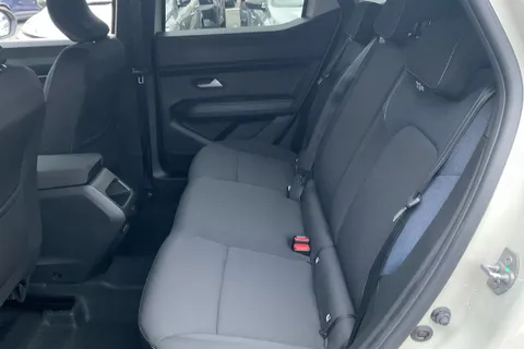 DL75UOM Dacia Duster 1.6 Hybrid 140 Journey 5dr Auto Thumbnail #10