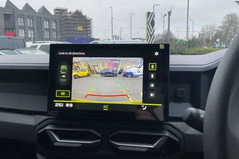 DL75UOM Dacia Duster 1.6 Hybrid 140 Journey 5dr Auto Thumbnail #14