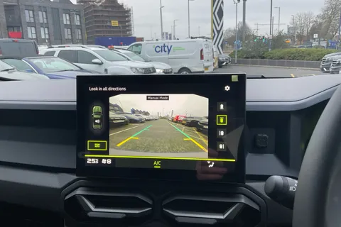 DL75UOM Dacia Duster 1.6 Hybrid 140 Journey 5dr Auto Thumbnail #15