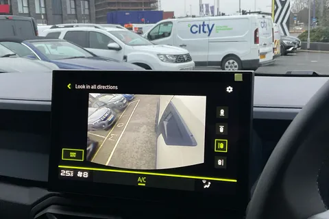 DL75UOM Dacia Duster 1.6 Hybrid 140 Journey 5dr Auto Thumbnail #16