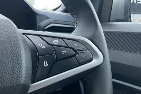 DL75UOM Dacia Duster 1.6 Hybrid 140 Journey 5dr Auto Thumbnail #18