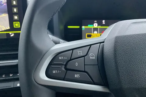 DL75UOM Dacia Duster 1.6 Hybrid 140 Journey 5dr Auto Thumbnail #19