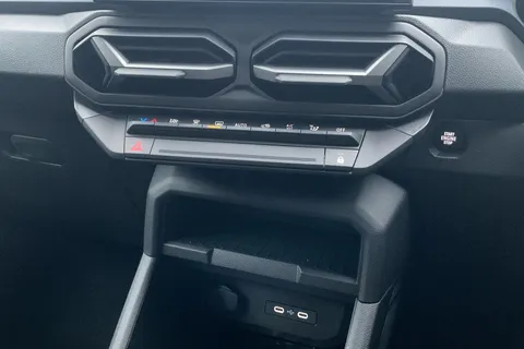 DL75UOM Dacia Duster 1.6 Hybrid 140 Journey 5dr Auto Thumbnail #22