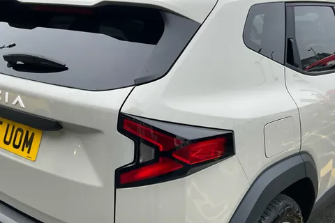 DL75UOM Dacia Duster 1.6 Hybrid 140 Journey 5dr Auto Thumbnail #31