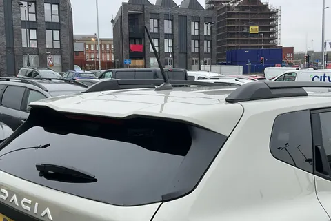 DL75UOM Dacia Duster 1.6 Hybrid 140 Journey 5dr Auto Thumbnail #33