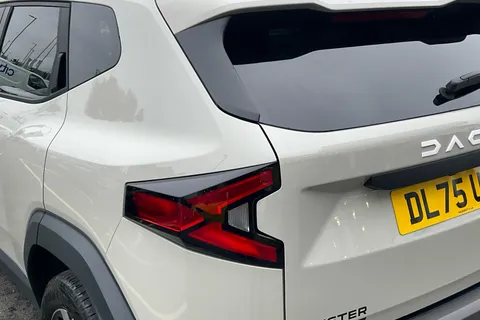 DL75UOM Dacia Duster 1.6 Hybrid 140 Journey 5dr Auto Thumbnail #34