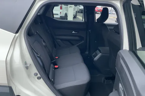 DL75UOM Dacia Duster 1.6 Hybrid 140 Journey 5dr Auto Thumbnail #41