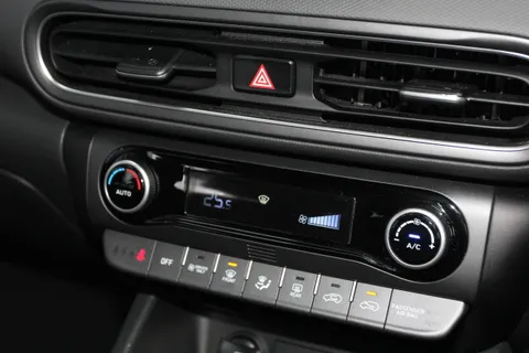 MW23EWT Hyundai Kona 1.6 GDi Hybrid Premium 5dr DCT Thumbnail #19